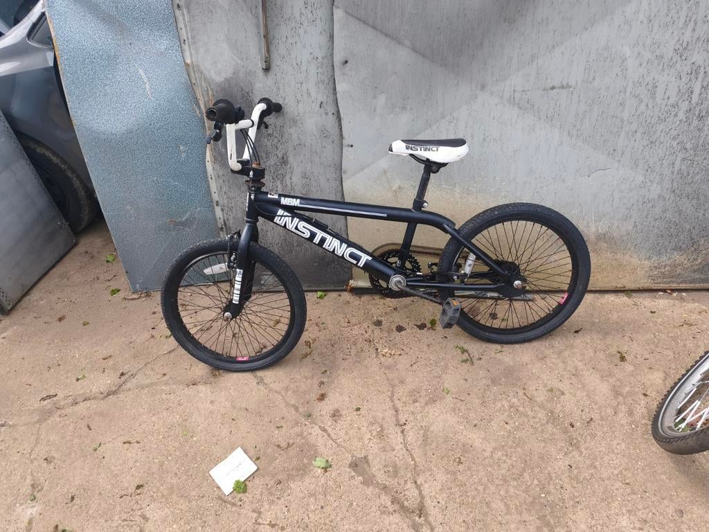Instinct, Fietsen en Brommers, Ophalen
