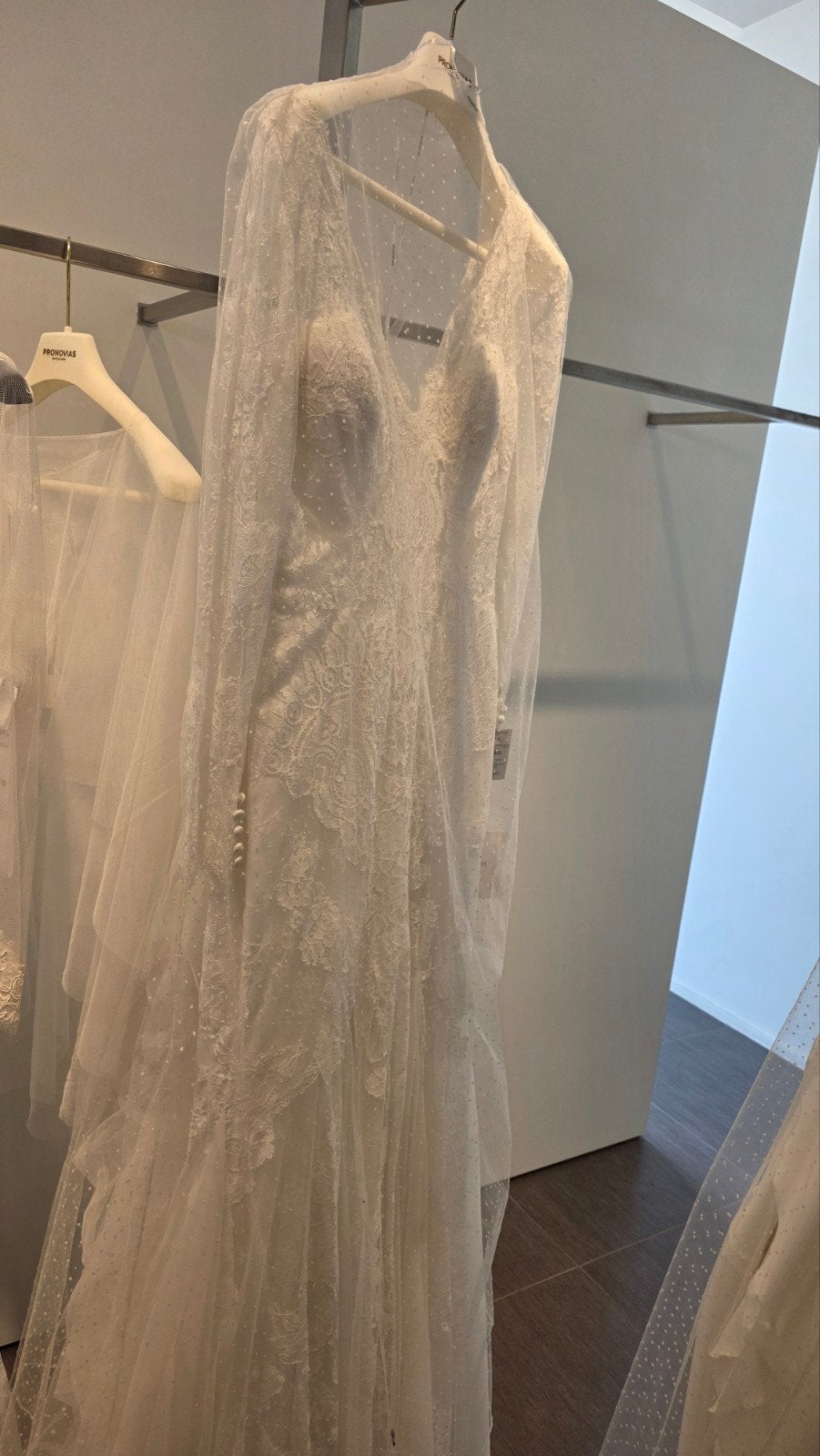 bruidsjurk nooit gedragen  pronovias, Vêtements | Femmes, Vêtements de mariage & Accessoires de mariage, Neuf, Pronovias, Blanc