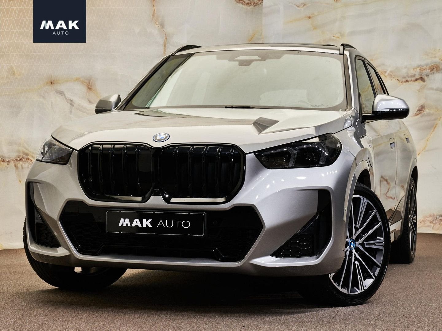 BMW X1 xDrive30e M Sport Pro, pano, tr.haak, H/K, 20", HUD,, Zwart, Adaptive Cruise Control, 16 kWh, 18 g/km