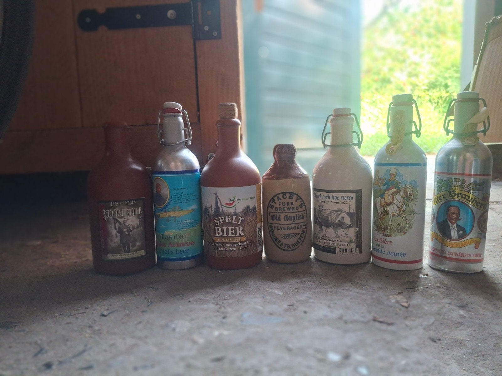 Vieux pots de bière pleins et vides, Enlèvement ou Envoi