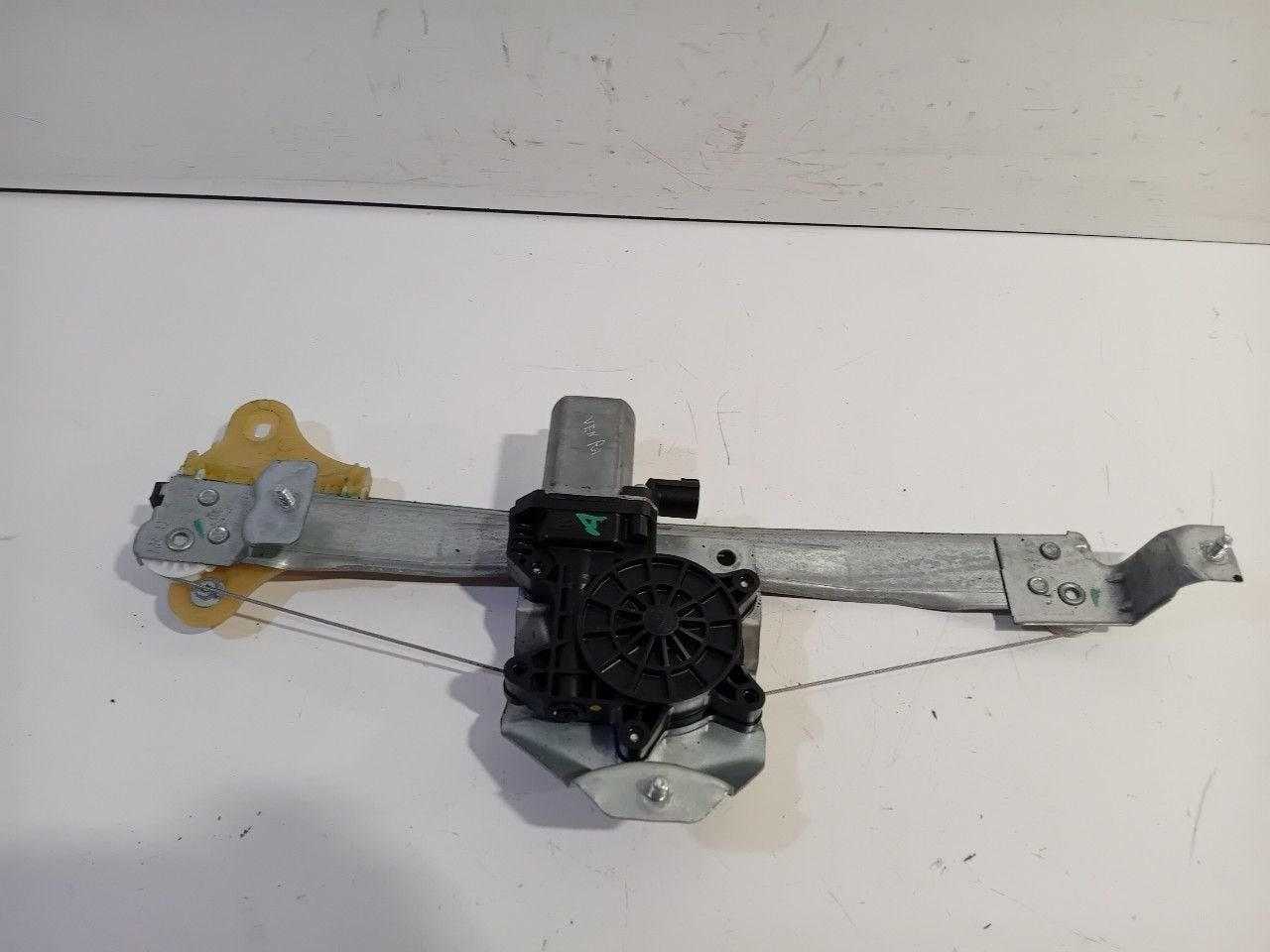 Raammechaniek elektrisch rechts achter Renault Captur, Onderdelen@venauto.nl, Van der Ven Autorecycling B.V., Ettenseweg 76, 4706 PB Roosendaal, The Netherlands