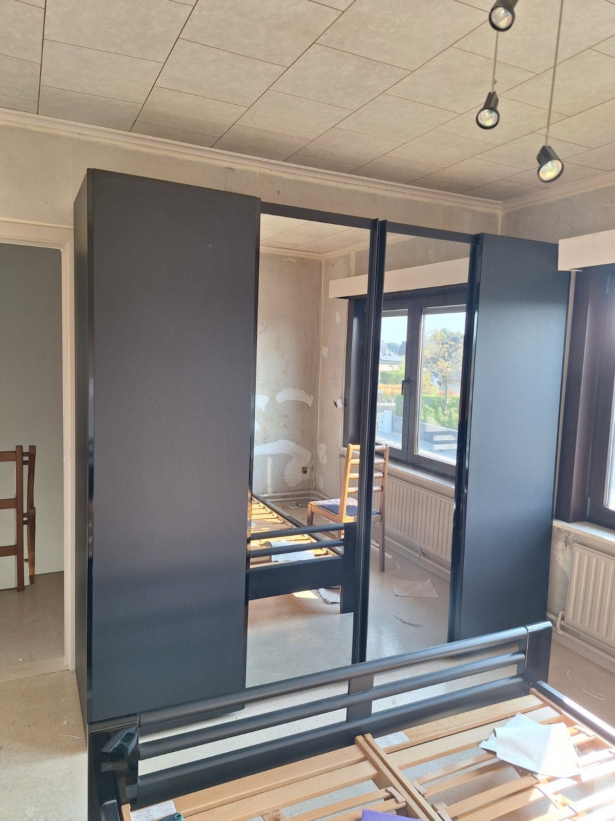 Zwarte kleerkast - 4 schuifdeuren - mooi en stevig, Huis en Inrichting, Ophalen, 200 cm of meer, Met plank(en), 200 cm of meer