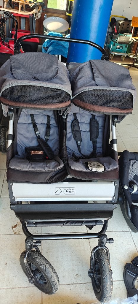 Mountain Duet dubbele buggy met toebehoren, Enfants & Bébés, Buggys, Utilisé, Autres marques, Modèle duo, Protection de pluie