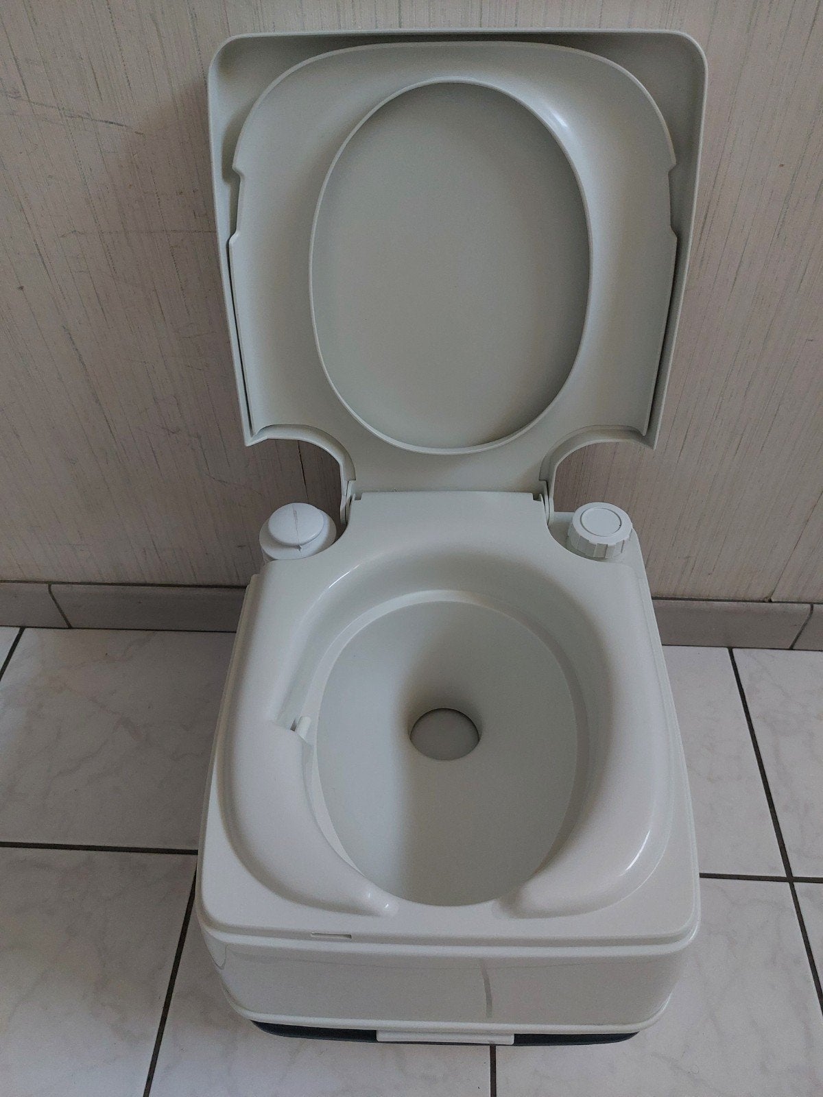 Toilette de camping, Entreprise