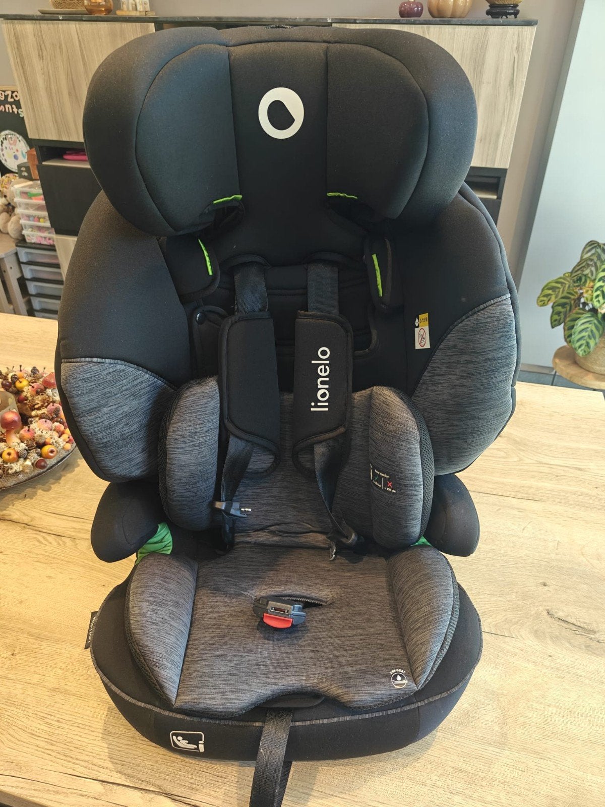 Lionelo Levi One i-Size kind autostoel in de kleur zwart, Kinderen en Baby's, Ophalen, Autogordel