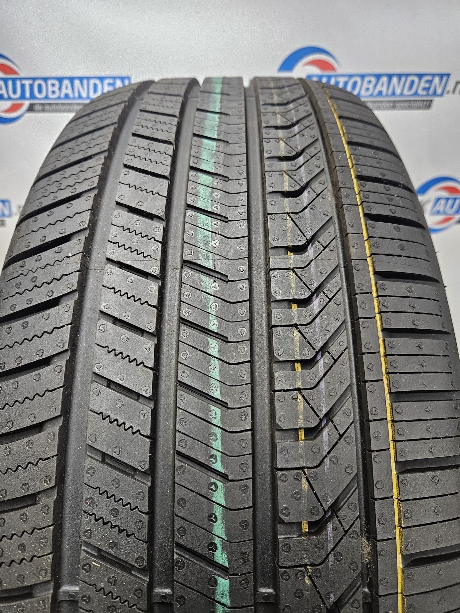 2x Goodyear Eagle F1 All Terrain (DEMO) 235/55 R19 105W XL M, 19 inch, Gebruikt, -, -