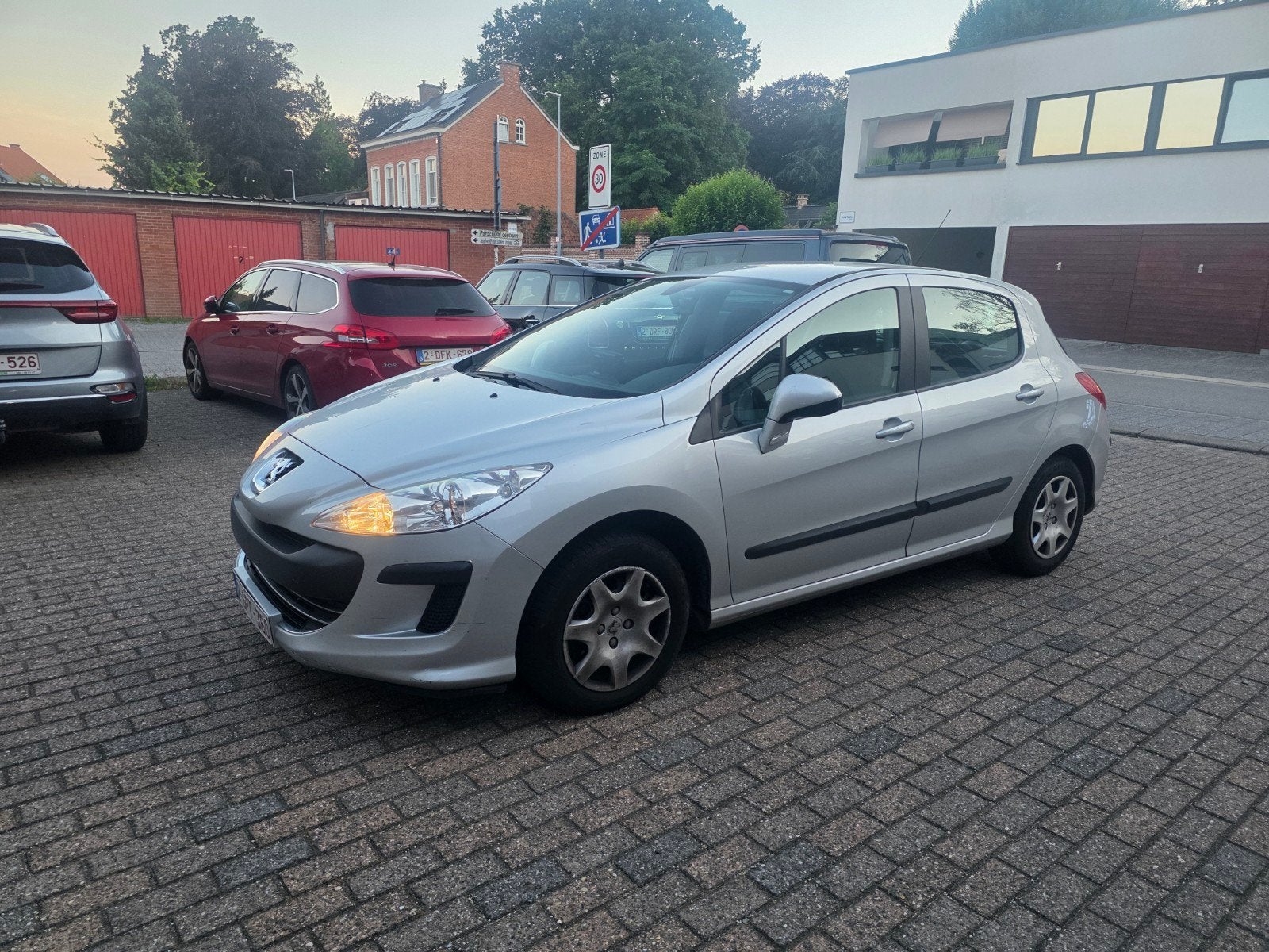 PEUGEOT ESSENCE 308, Autos, Peugeot, Particulier, ABS, Airbags, Air conditionné, Android Auto, Bluetooth, Ordinateur de bord, Verrouillage central