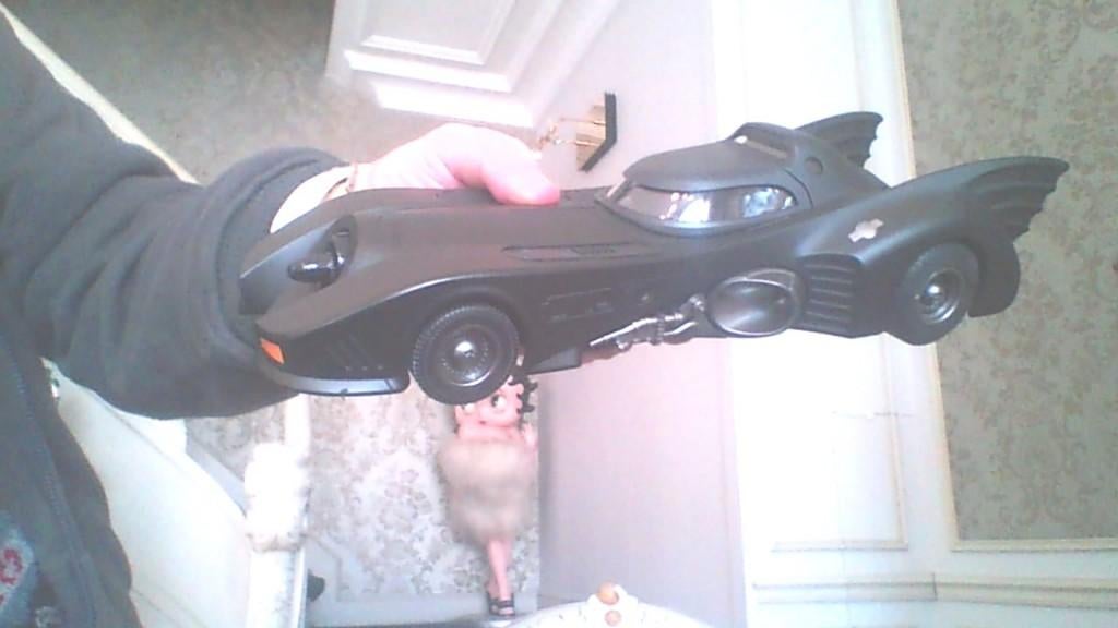 Batmobile 1/18 en métal avec phare qui s 'allume, Ophalen