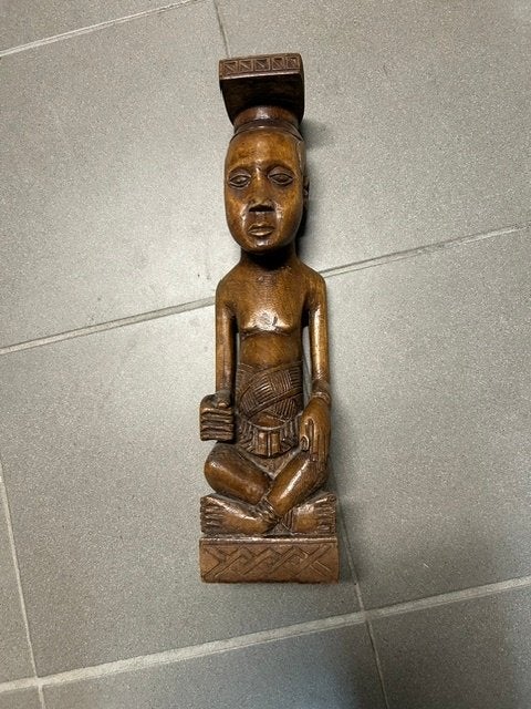 handgesneden houten Ndop-koningsfiguur, Antiek en Kunst, Ophalen of Verzenden, Hout, Beeld