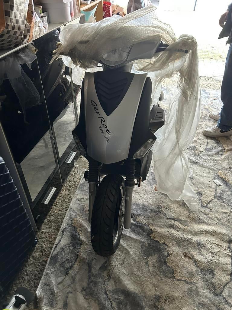 YM50QT-C,50c,2sleutels,05/2010,ongebruikt in krat,klaasA25km, Vélos & Vélomoteurs, Scooters | Peugeot, Neuf, Autres modèles, Enlèvement