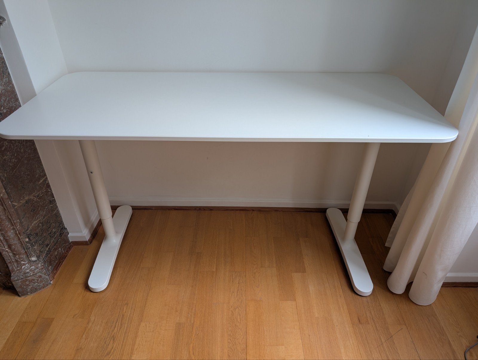 Wit bureau met verstelbare hoogte, Huis en Inrichting, Ophalen, IKEA, Wit