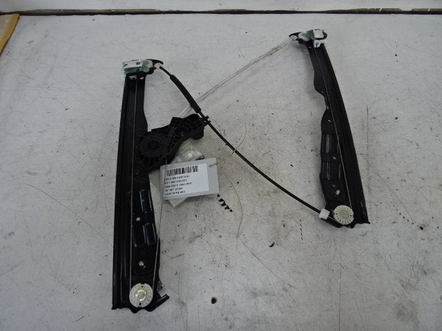 VITRE MECANISME AVANT GAUCHE 308 (L3 / L8 / LB / LH / LP), Kontakt-peugeot@peugeot.com, Utilisé, Peugeot Deutschland GmbH, Bahnhofsplatz
65423  Rüsselsheim, DE