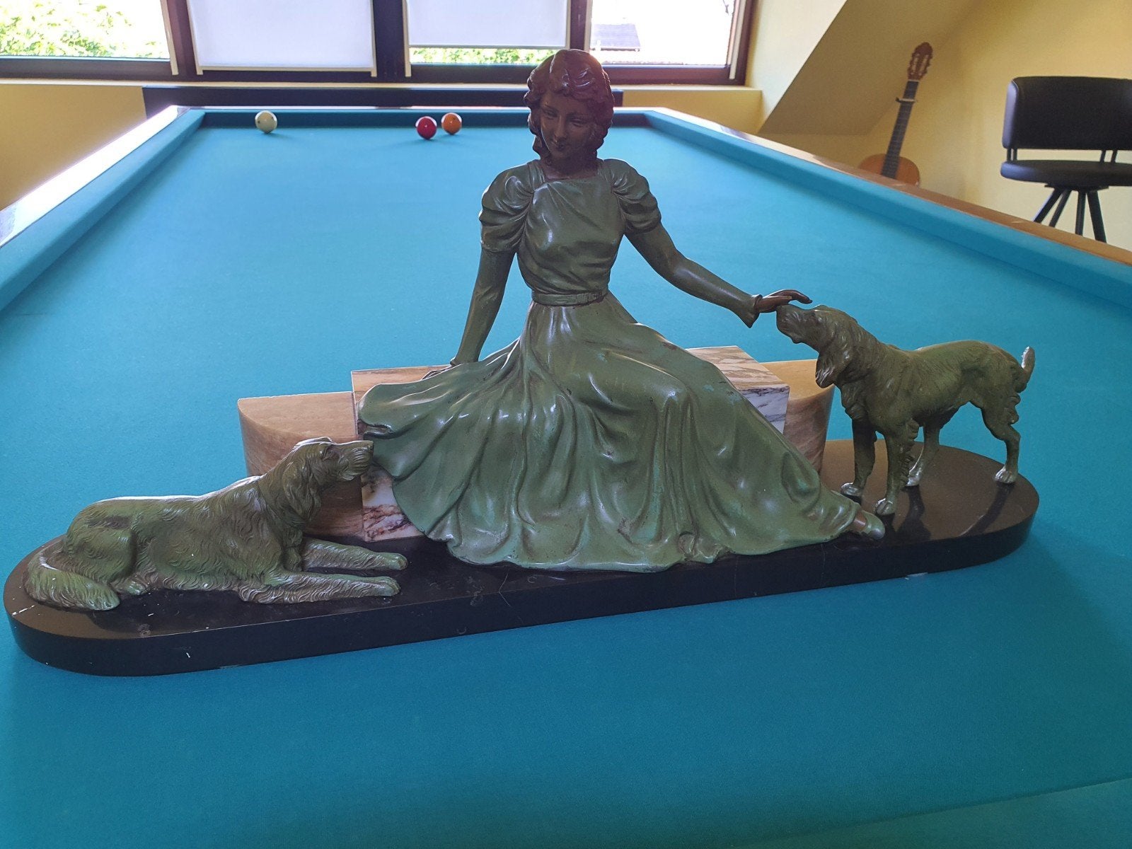Art deco beeld van vrouw met honden, Antiek en Kunst, Kunst | Beelden en Houtsnijwerken, Ophalen, Art deco, Beeld, Vrouw
