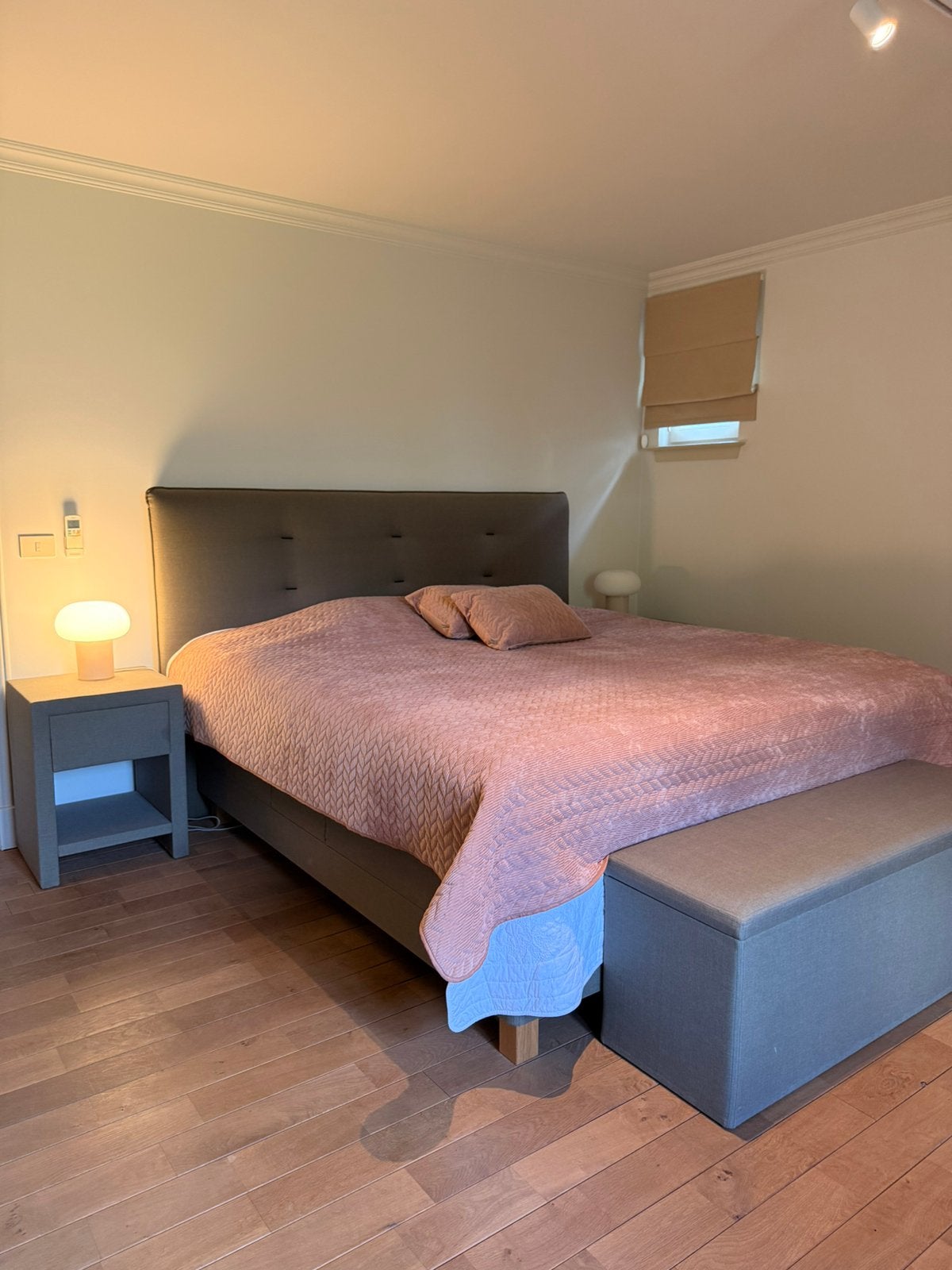 King size bed Swisse Sence, Huis en Inrichting, Slaapkamer | Complete slaapkamers, Ophalen, Gebruikt, Tweepersoons