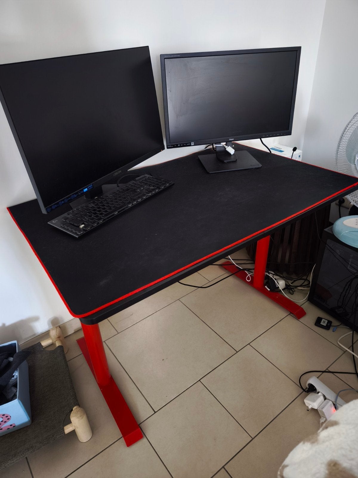 Bureau gaming Arrozi Arena avec tapis de souris waterproof -, Maison & Meubles, Bureaux, Enlèvement, Comme neuf, Bureau gaming