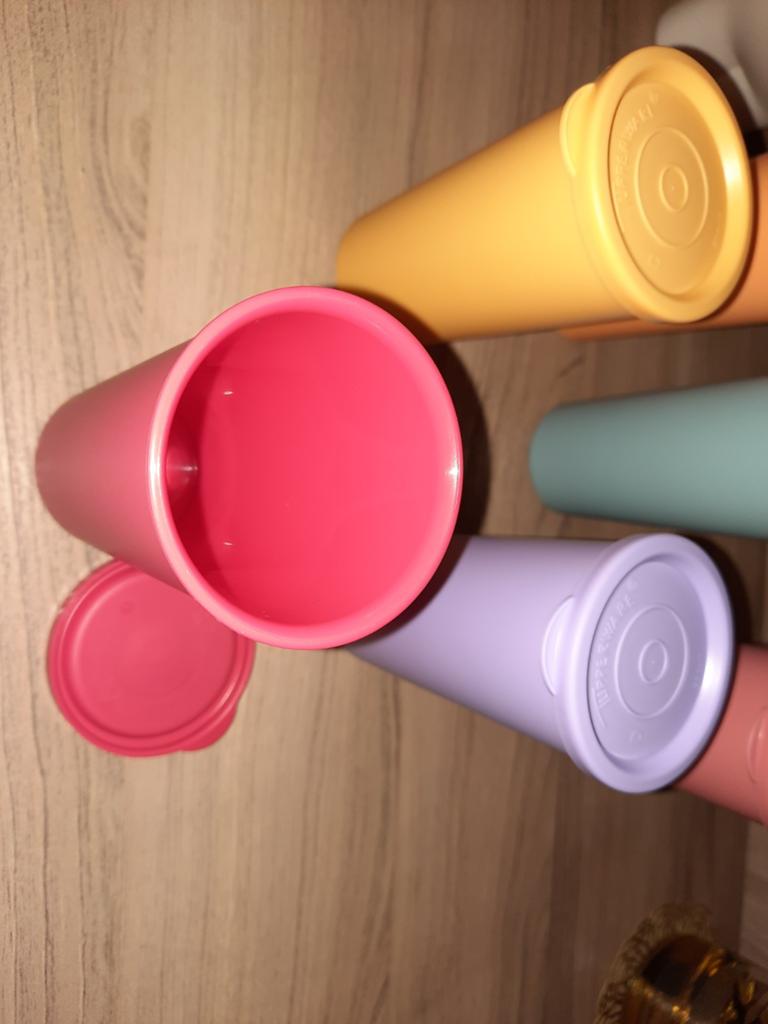 Gobelets à yaourts tupperware, Enlèvement