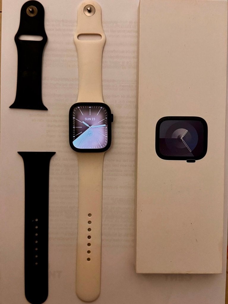 Apple Watch Series 9 - 45 mm en aluminium - très bon état, Étanche, Enlèvement ou Envoi, Apple Watch, IOS