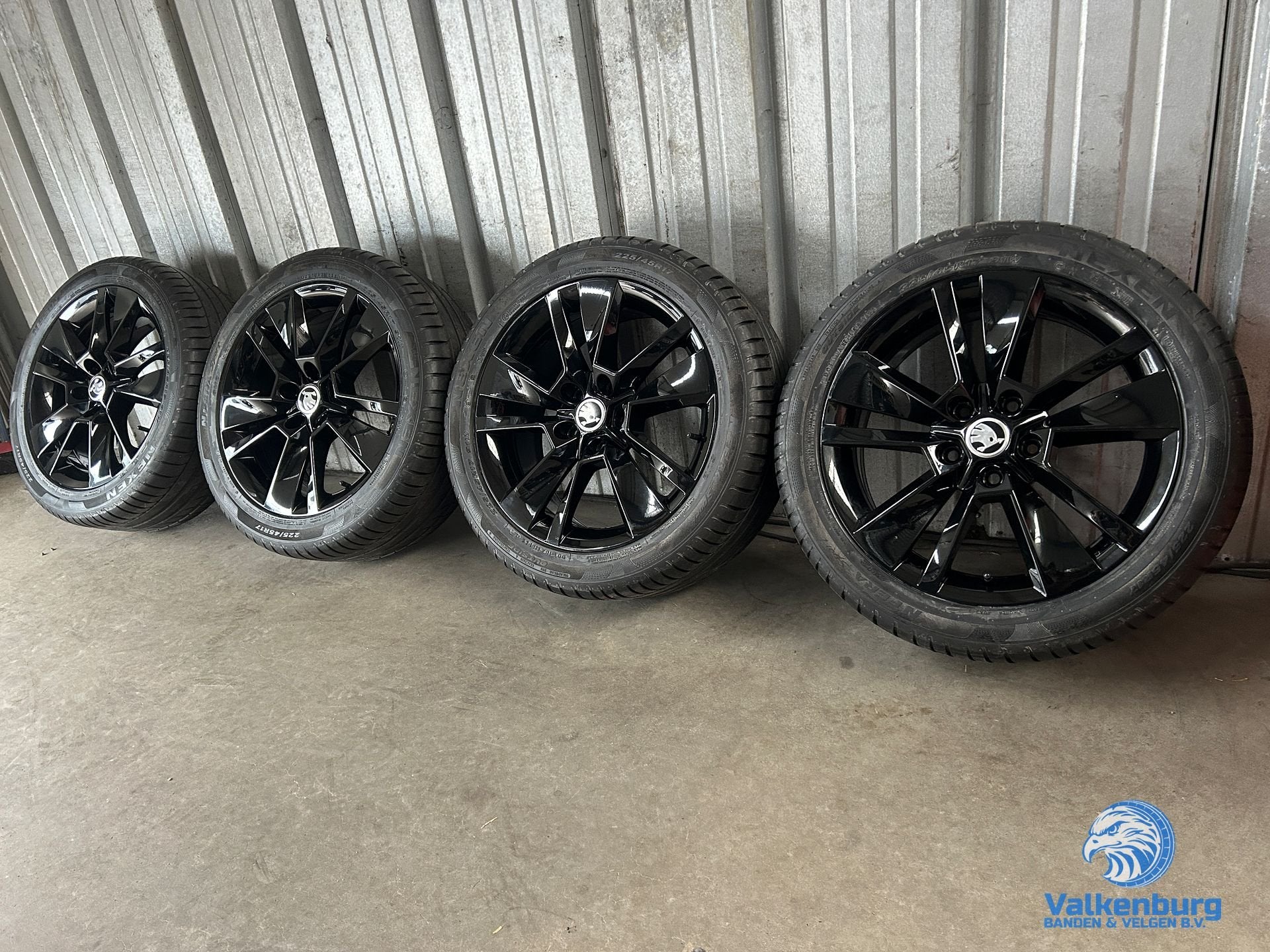 8mm! Originele Skoda Octavia 17 inch zwarte velgen 5x112 zom, Autos : Pièces & Accessoires, Pneus et Jantes, Véhicule de tourisme