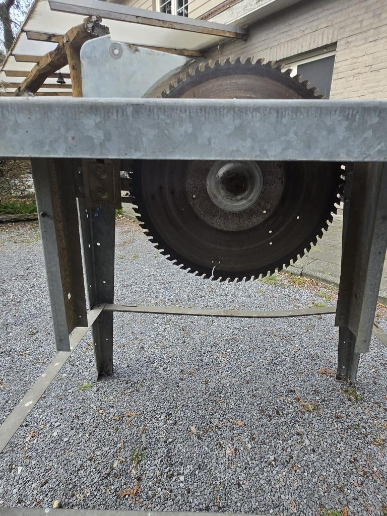 Table de scie de 1,8 CV + nouvelle lame de scie en carbure, Enlèvement ou Envoi, 1200 watts ou plus, 70 mm ou plus, LUB (motor)