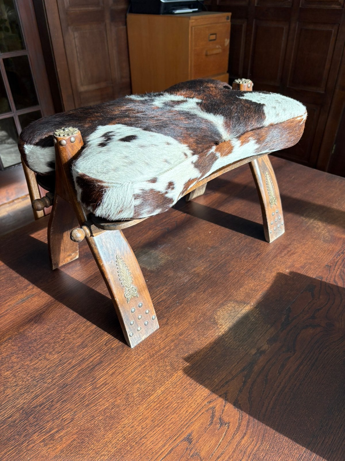 Bedouin Camel Saddle Hide Footstool Ottoman, Antiek en Kunst, Antiek | Meubels | Stoelen en Sofa's, Ophalen