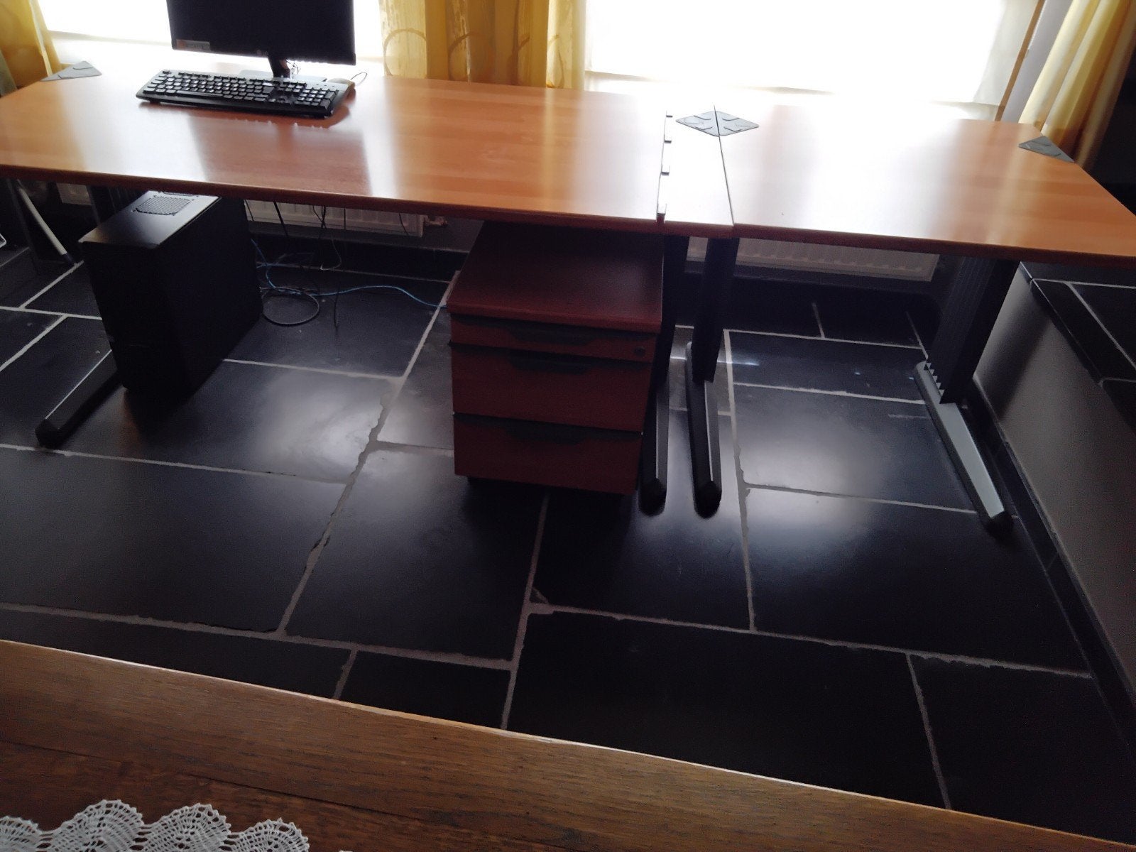 Bureau met ladekast, Enlèvement