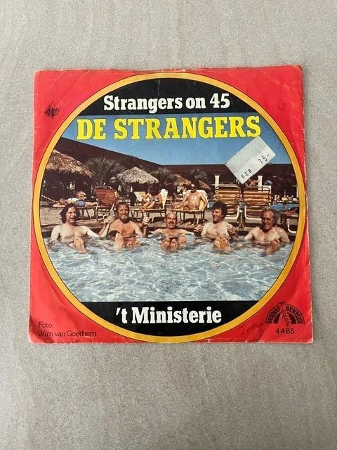 vinyl single- de strangers- 't ministerie, Beschermende buitenhoes, Ophalen, Gebruikt