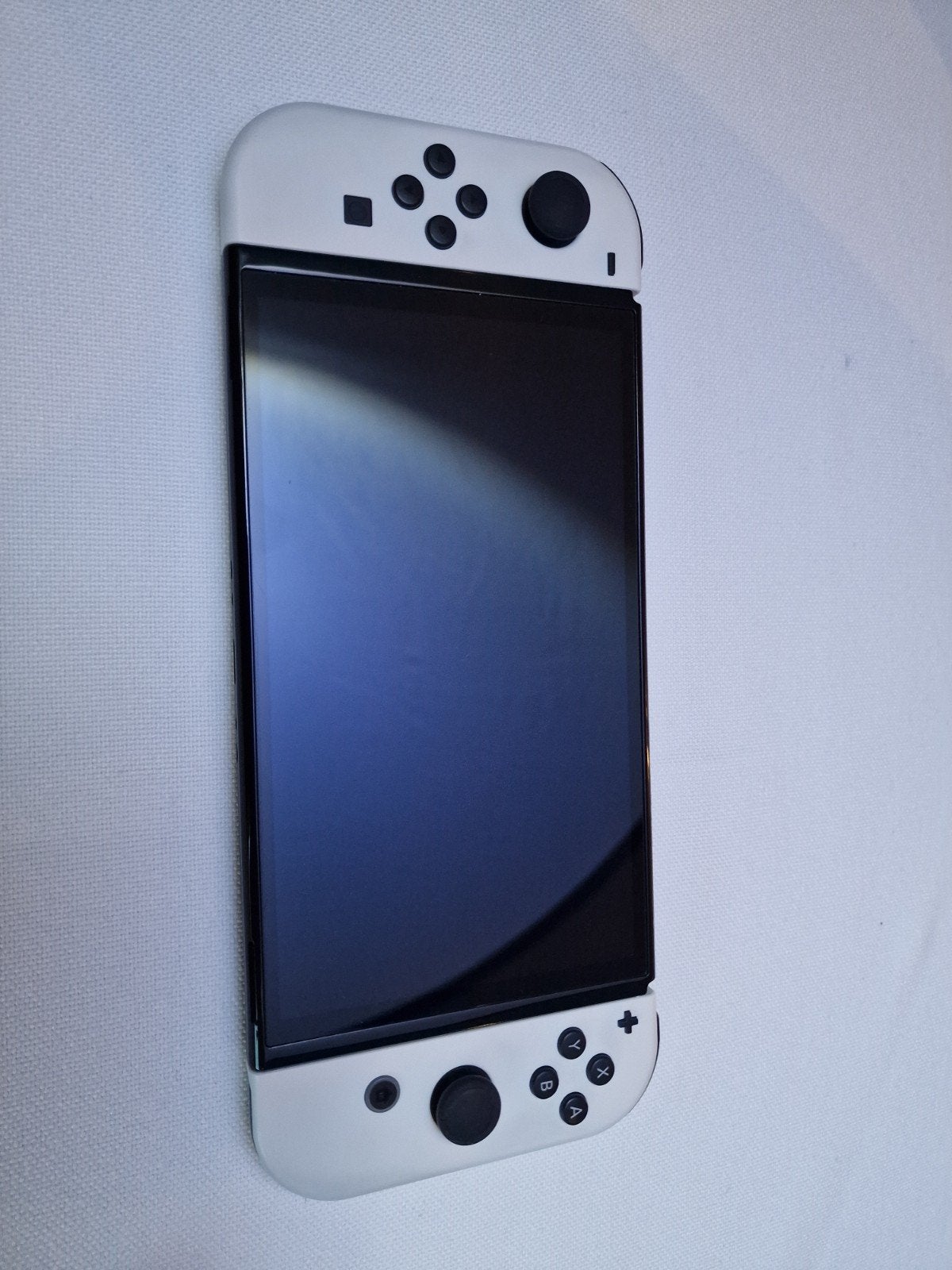 switch oled + hoesje en screenprotector + pokemon shield, Met games, Met 2 controllers, Zo goed als nieuw, Switch OLED