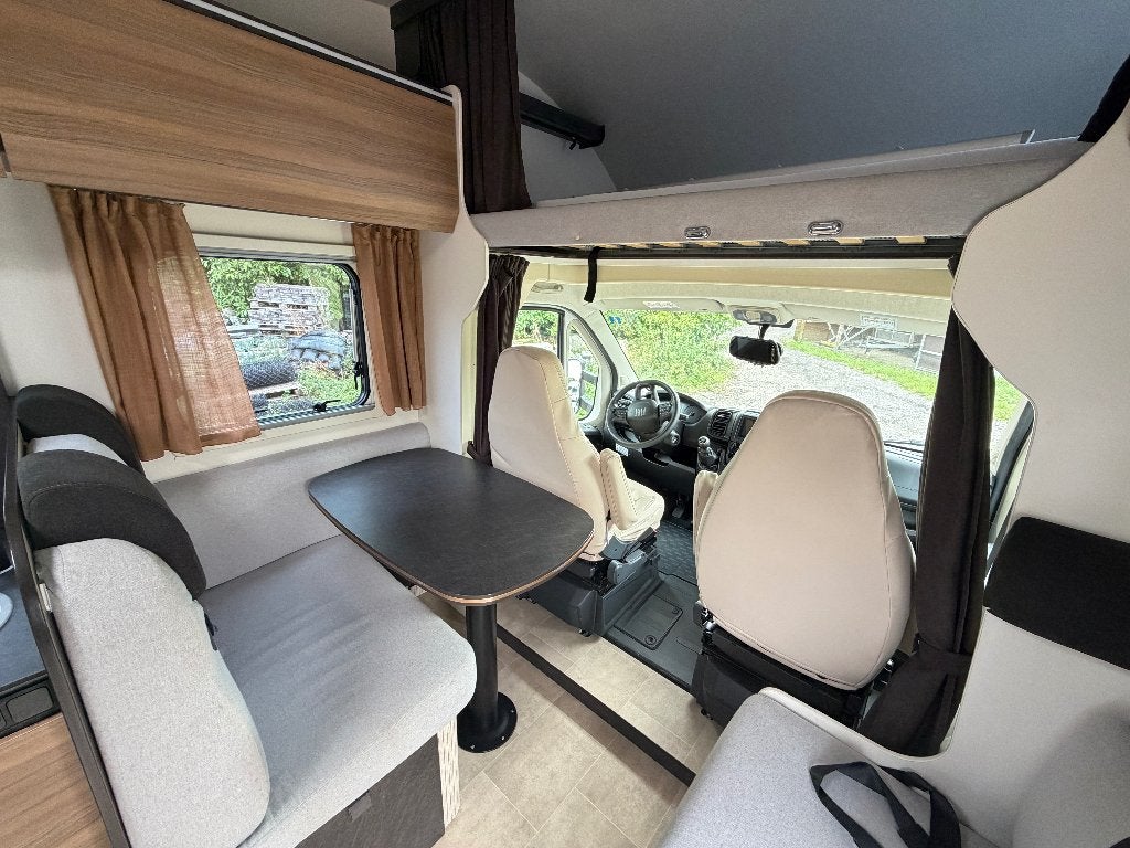 Ruime en luxe Rimor Kilig 695 uit 2026, Caravans en Kamperen, Automaat, Alkoof, Ringverwarming, Ford