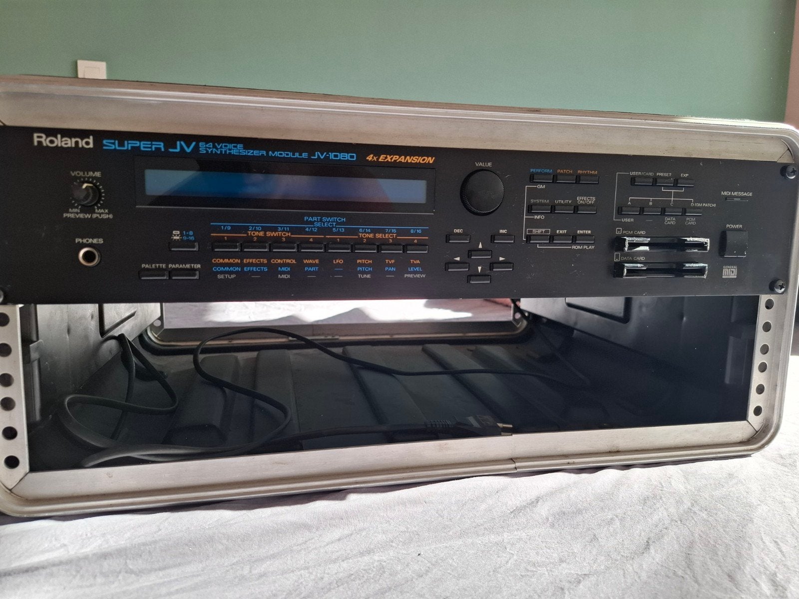 Roland JV-1080 Super JV + SKB flightcase – defect/project, Muziek en Instrumenten, Ophalen, Gebruikt, Roland