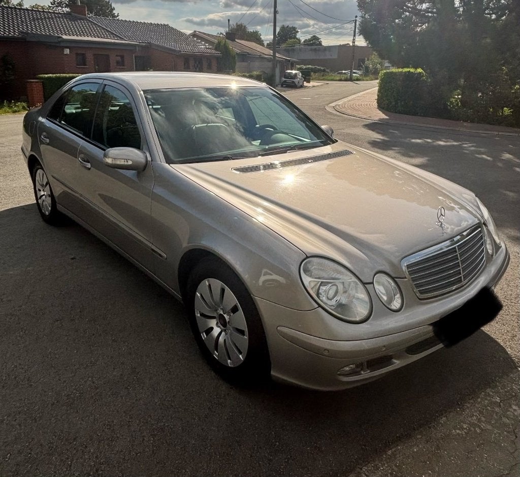 Mercedes classe e200cdi état exceptionnel 1proprietaire, Autos, Mercedes-Benz, Cuir, Achat, Boîte manuelle, Entretenue par le concessionnaire