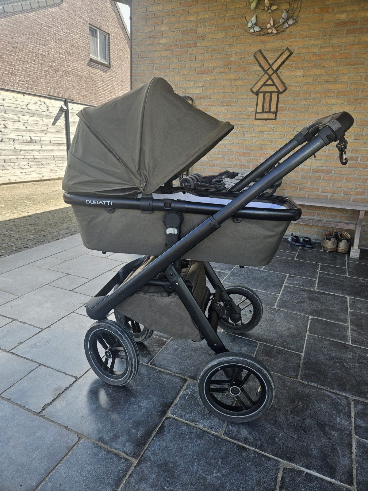 Dubaï One Up, Enfants & Bébés, Autres marques, Pneus, Poussette combi, Enlèvement