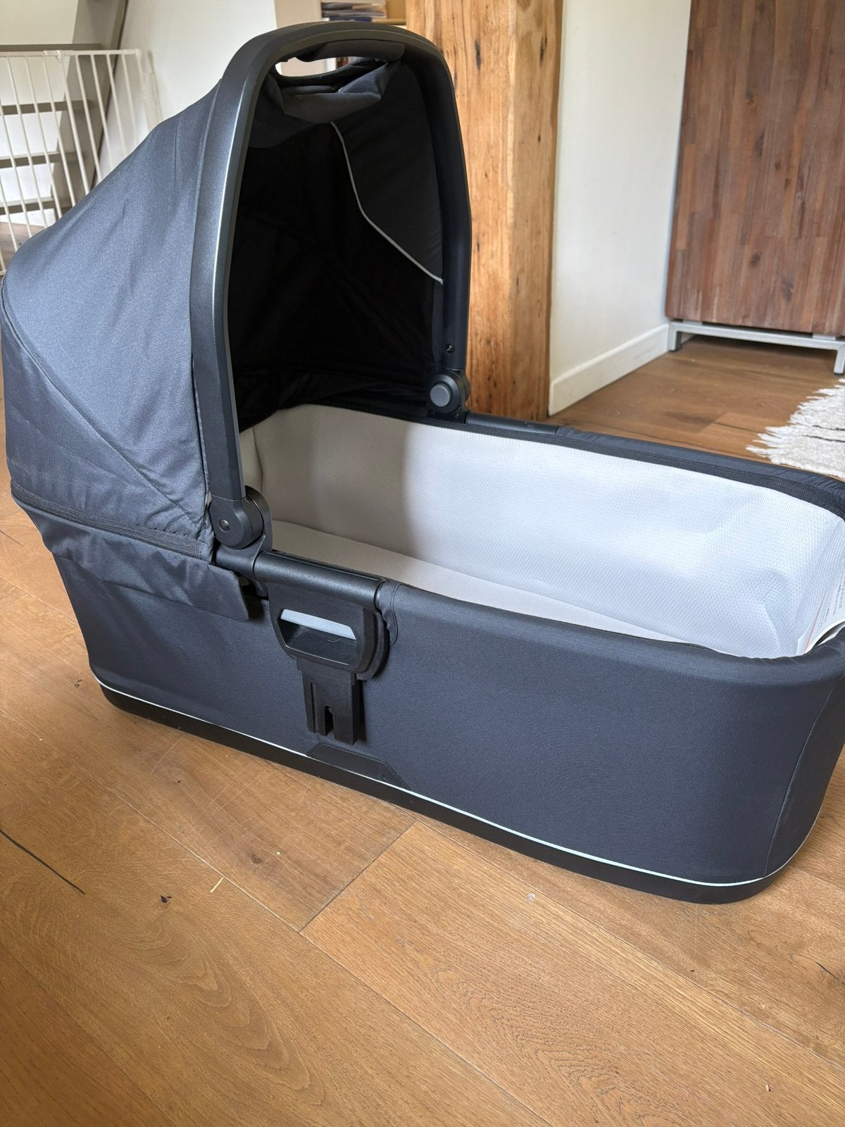 Thule urban glide reiswieg/bassinet, Kinderen en Baby's, Kinderwagens en Combinaties, Ophalen, Zo goed als nieuw, Kinderwagen