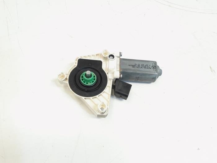 Moteur de vitre 2portes arrière d'un Mercedes E-Klasse, Autos : Pièces & Accessoires, Carrosserie & Tôlerie, Mercedes-Benz, Utilisé