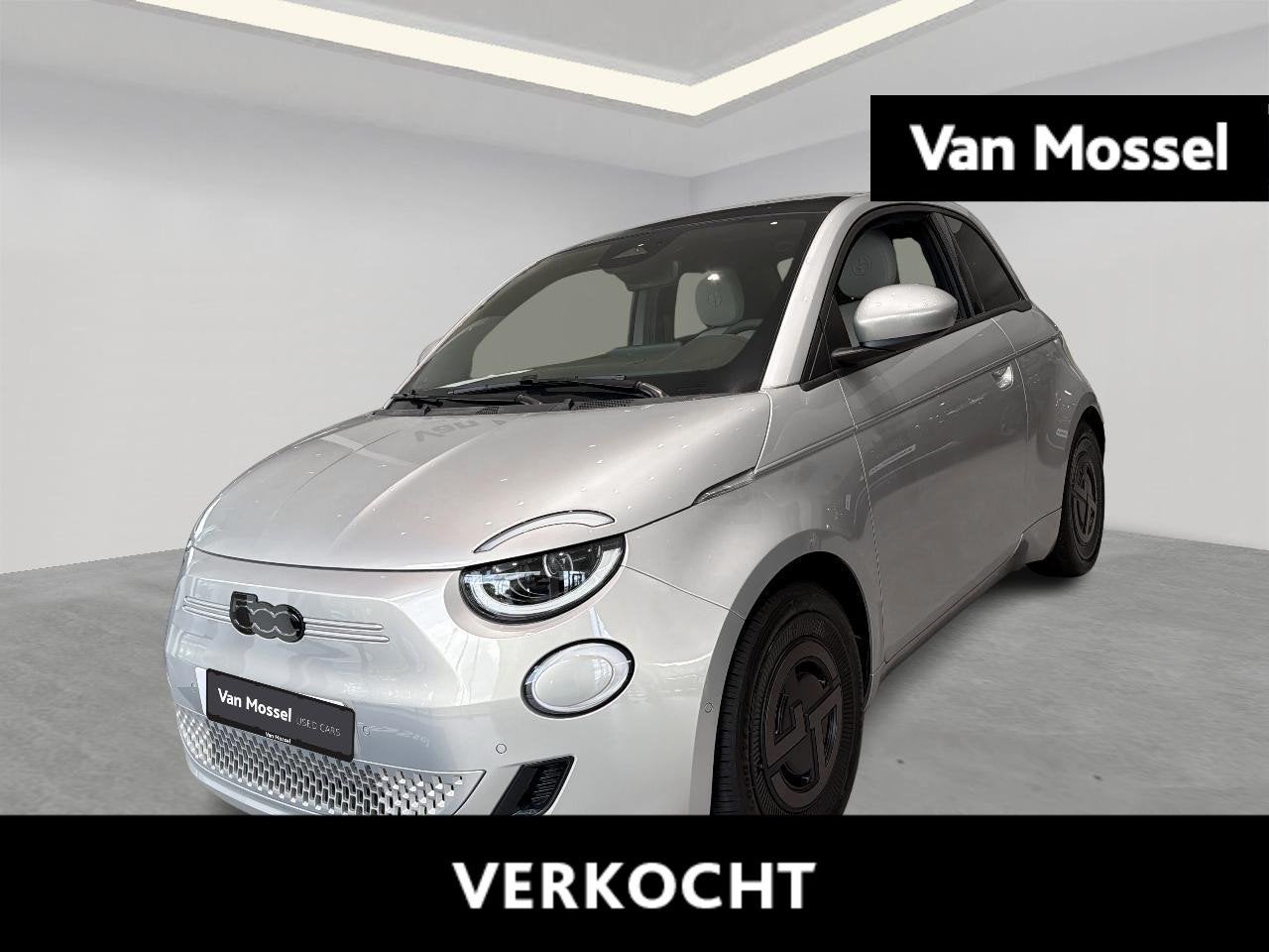 Fiat 500e 500e 42 kWh Giorgio Armani // NRM-DEMO, Auto's, 4 zetels, Stof, Automatische klimaatregeling, Beige
