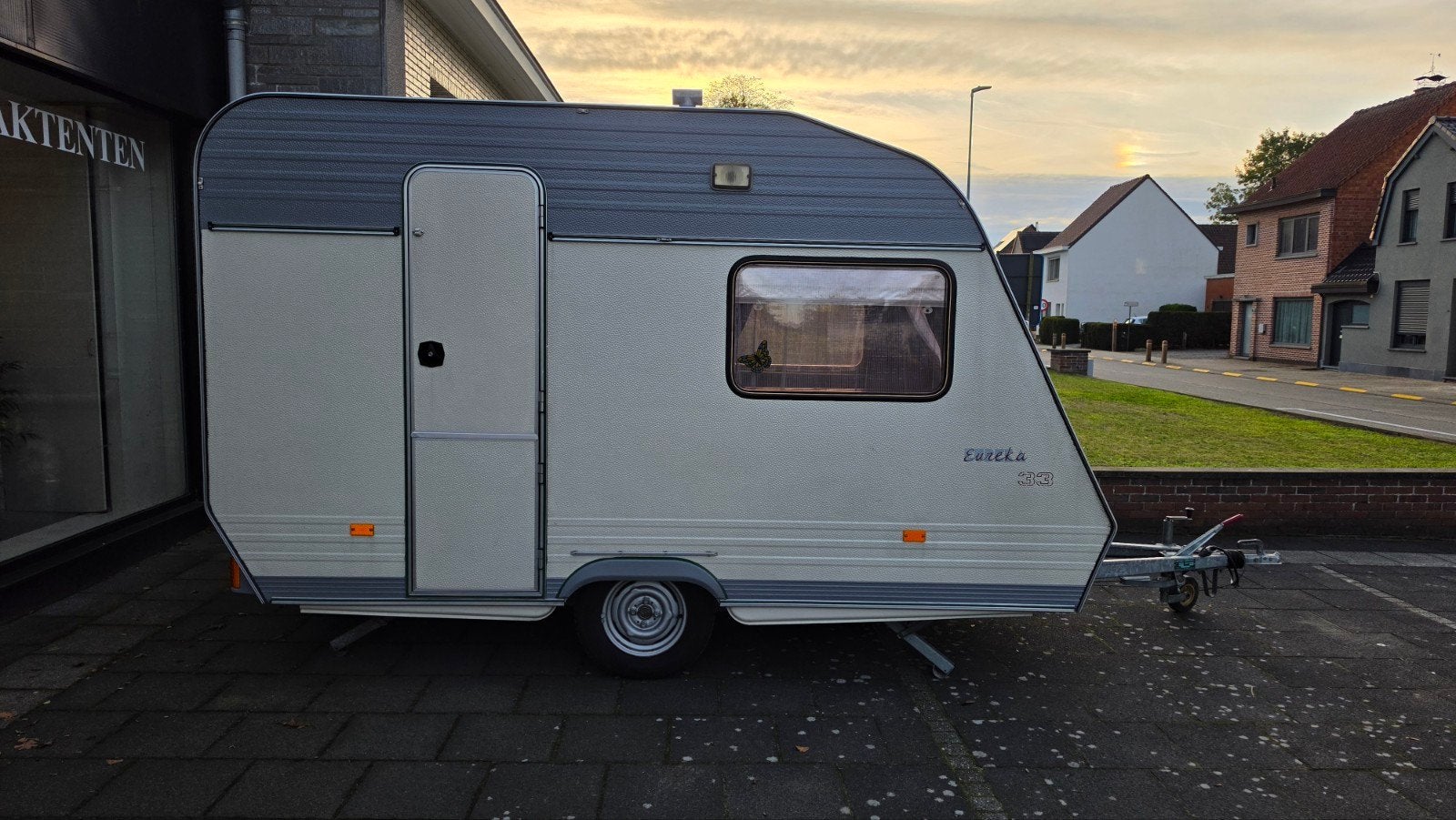 Caravan Home-Car 332 Eureka + Voortentluifel, Caravans en Kamperen, Home-car, Reservewiel, Treinzit, Particulier