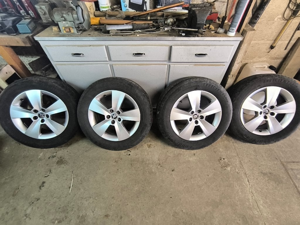 jantes origine Skoda Kamiq 16",ET38,entraxe 5x100, Auto-onderdelen, Banden en Velgen, Ophalen, Gebruikt, Velg(en), 16 inch