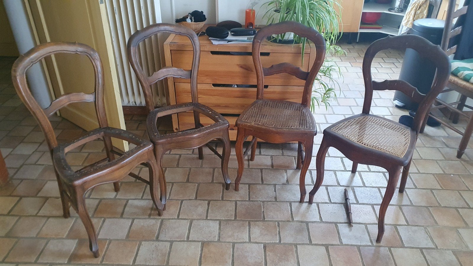 Chaises anciennes à restaurer, Enlèvement