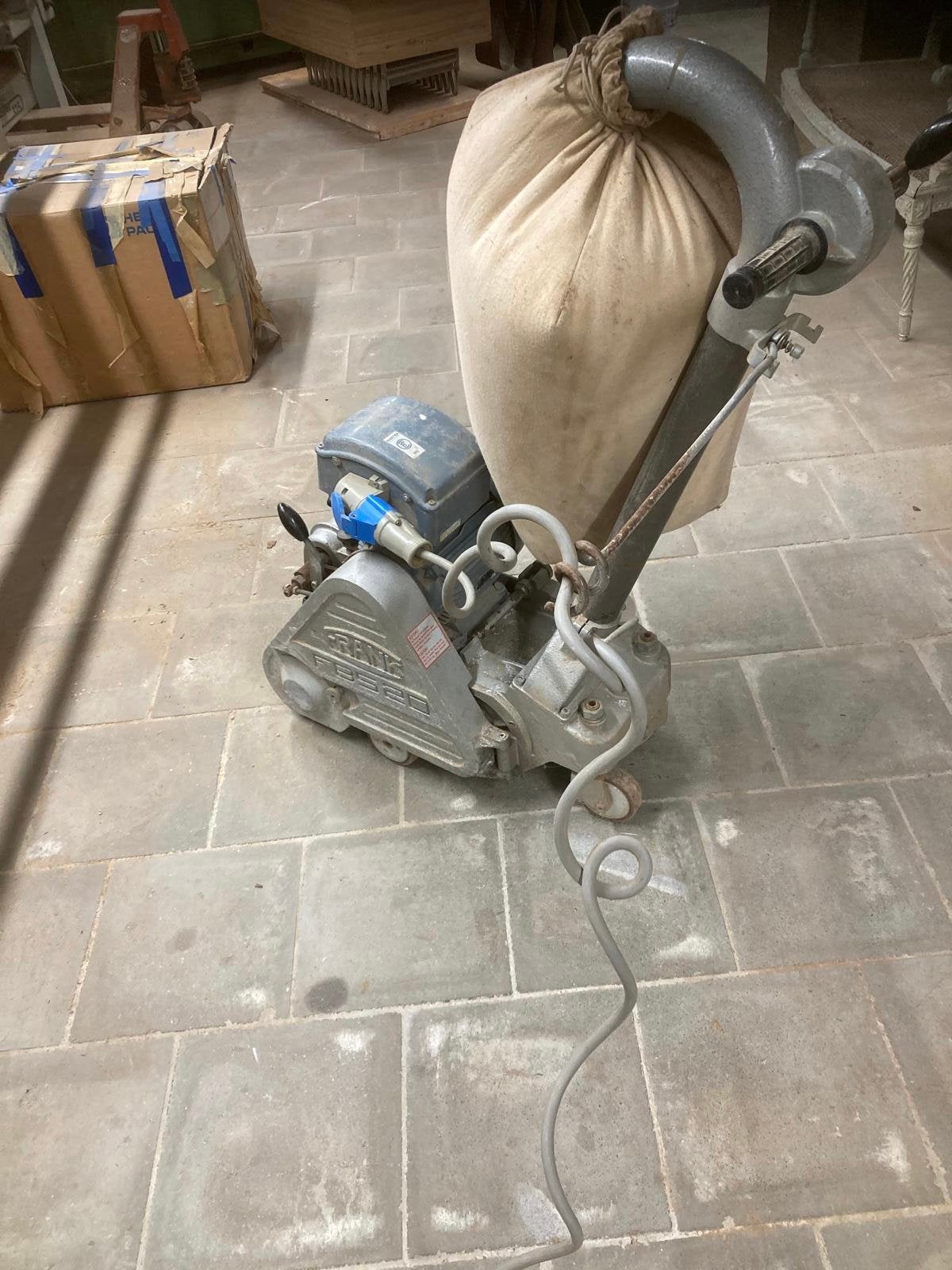 Ponseuses à parquet, Enlèvement, Comme neuf, Ponceuse à bande