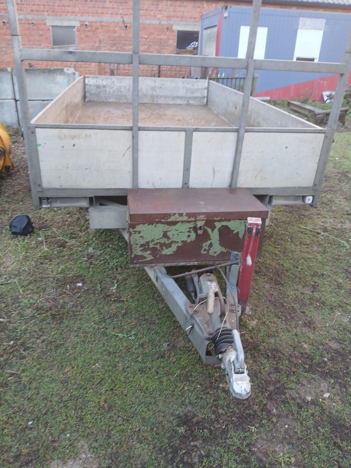 sterke aanhangwagen opknapper, Ophalen