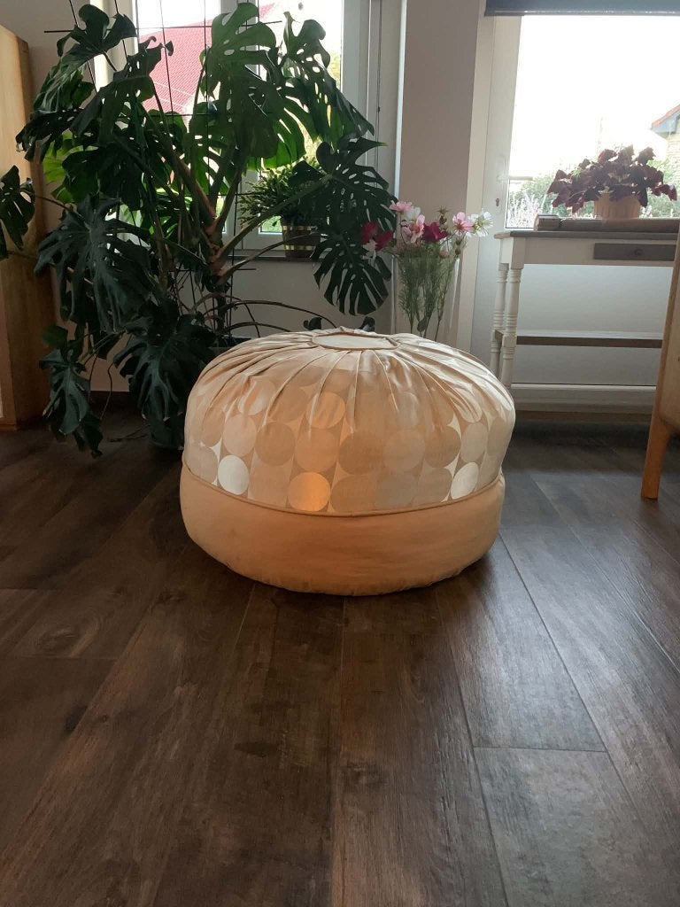 Grand pouf rond beige et crème, Maison & Meubles, Enlèvement, Utilisé, Rond, Synthétique