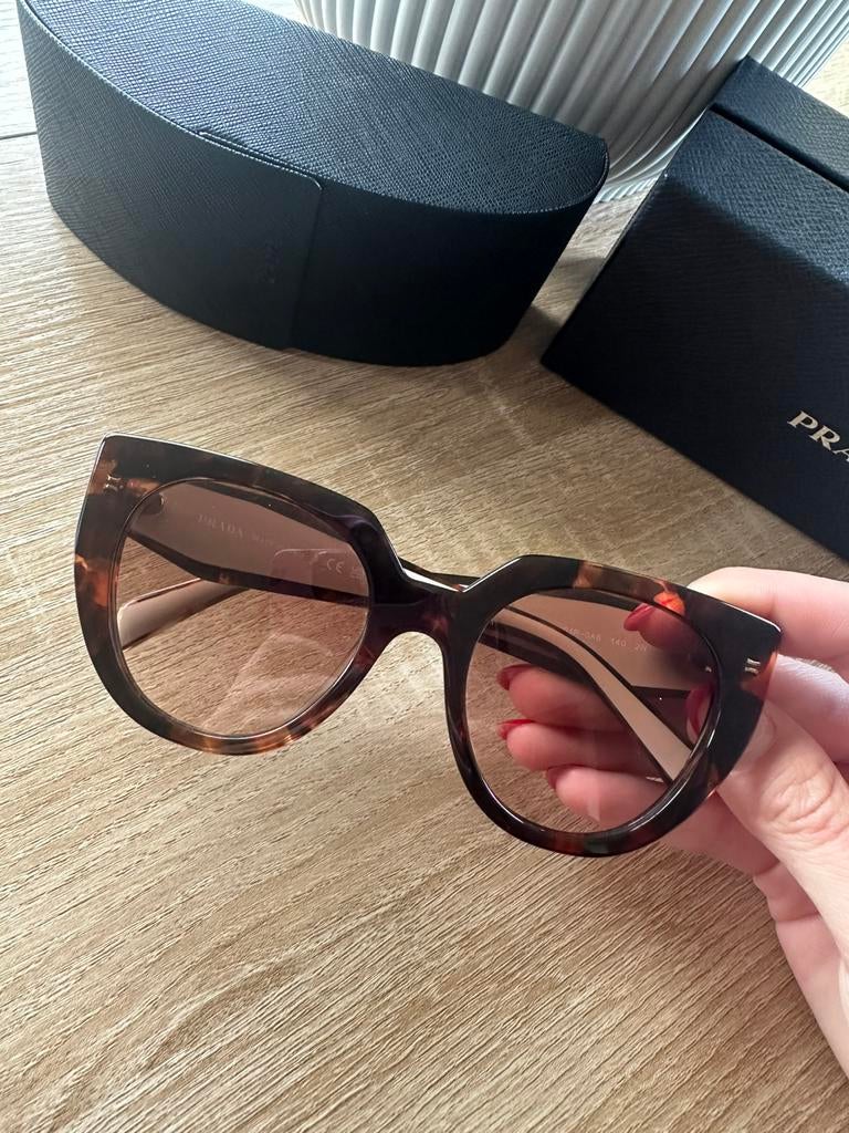 Zonnenbril prada, Handtassen en Accessoires, Ophalen, Zonnebril, Zo goed als nieuw, Prada