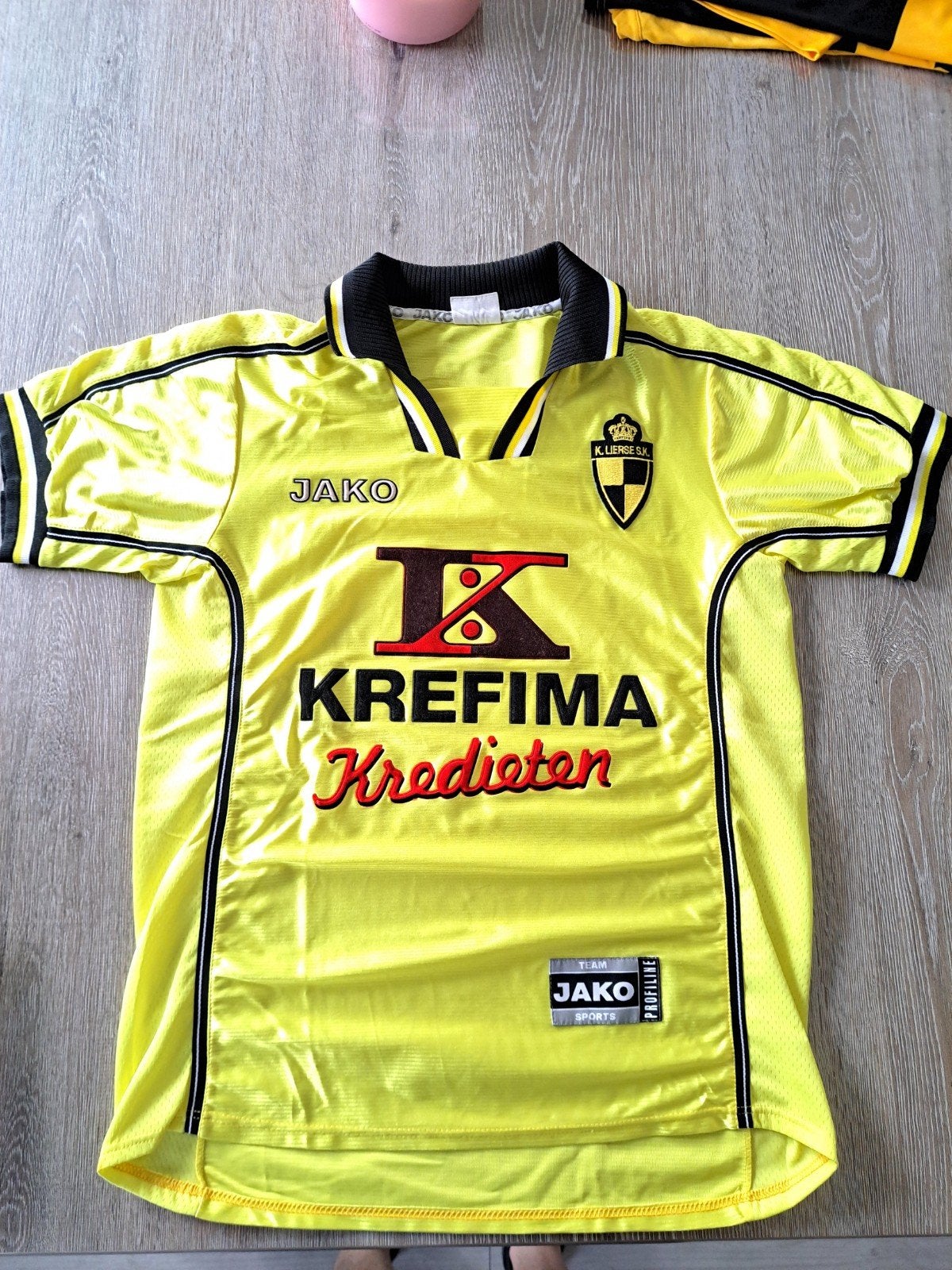 Voetbalshirt K. Lierse S.K. thuisshirt 2000-2001 maat S, Sports & Fitness, Football, Taille S, Enlèvement, Comme neuf, Maillot