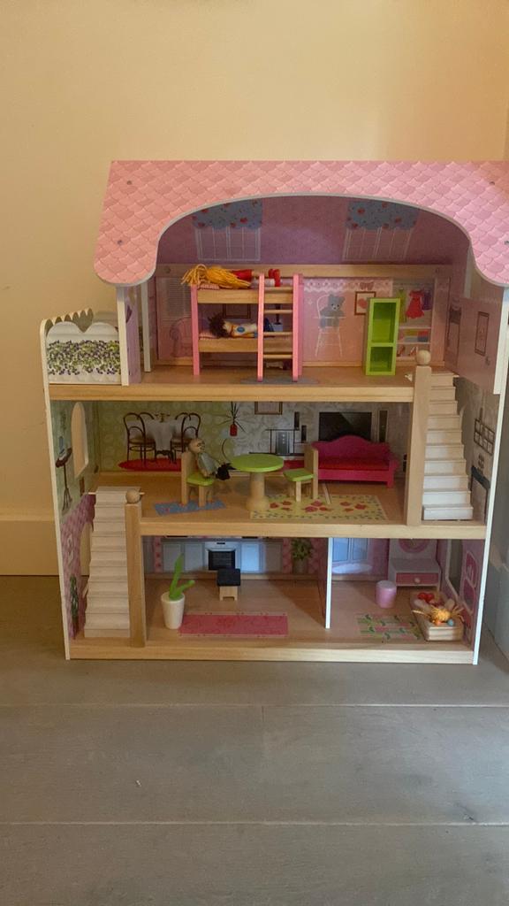 Poppenhuis incl 4 poppetjes, Kinderen en Baby's, Speelgoed | Poppenhuizen, Ophalen, Poppenhuis