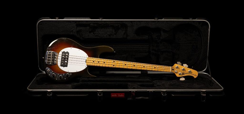 Music Man Stingray 1976 OS 40th Anniversary, Muziek en Instrumenten, Snaarinstrumenten | Gitaren | Bas, Ophalen, Zo goed als nieuw