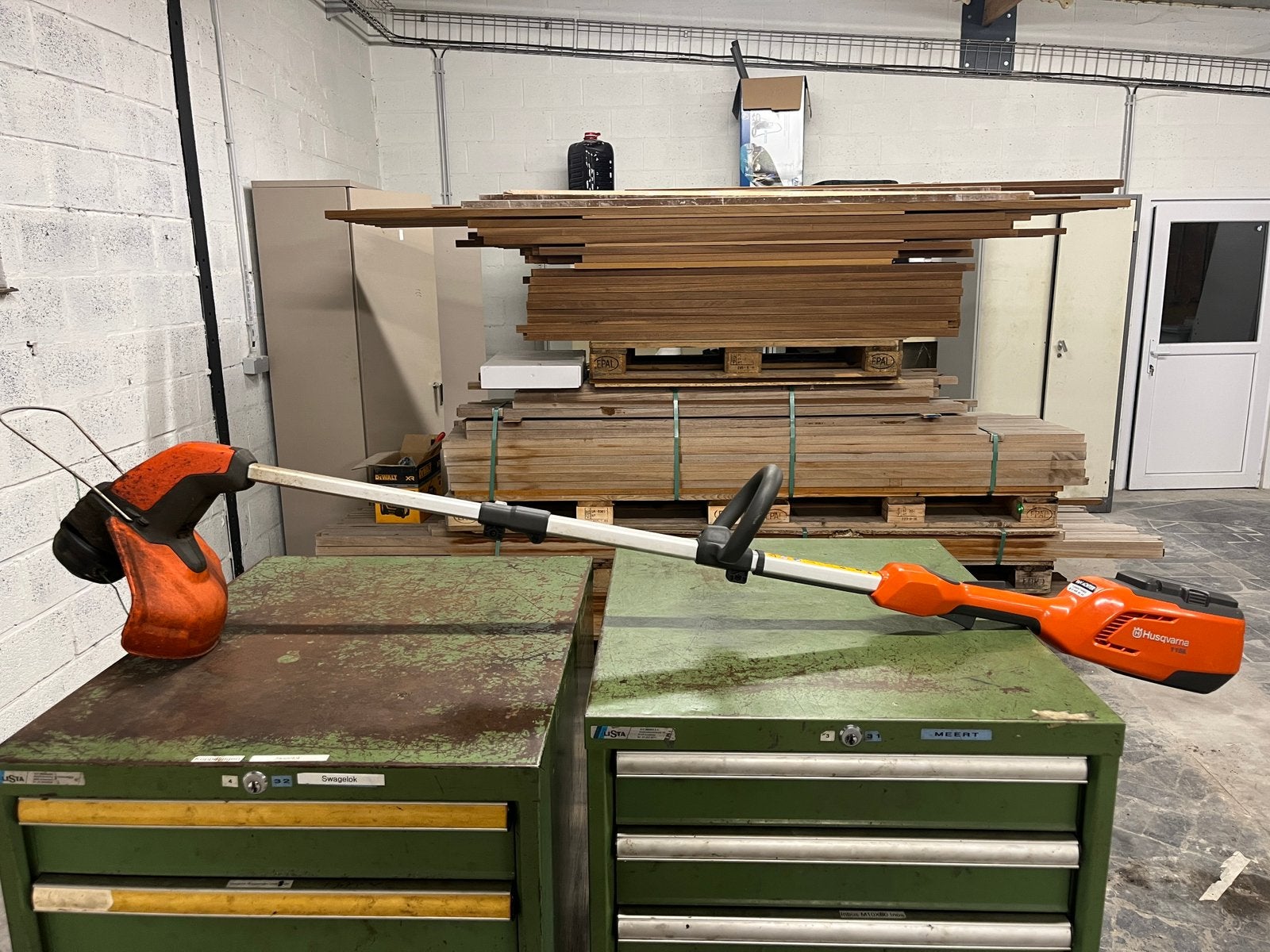 Husqvarna accutrimmer, Jardin & Terrasse, Débroussailleuses, Enlèvement, Comme neuf