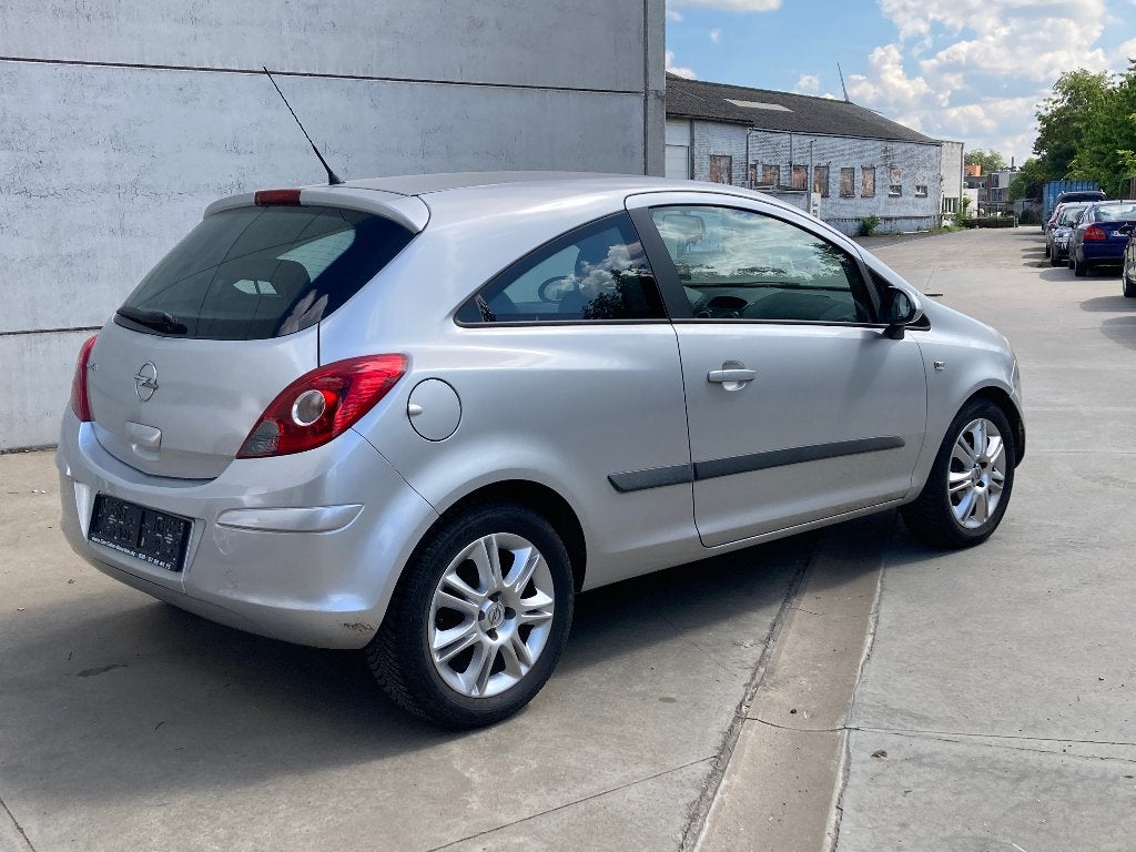 Opel Corsa 1.2 benzine 2010 met 108000km*half-leder*LEZ OK*, Auto's, 4 cilinders, Leder en Stof, Bedrijf, 59 kW