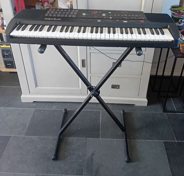 Keyboard / Piano, Muziek en Instrumenten, Keyboards, Ophalen, 61 toetsen, Roland, Nieuw