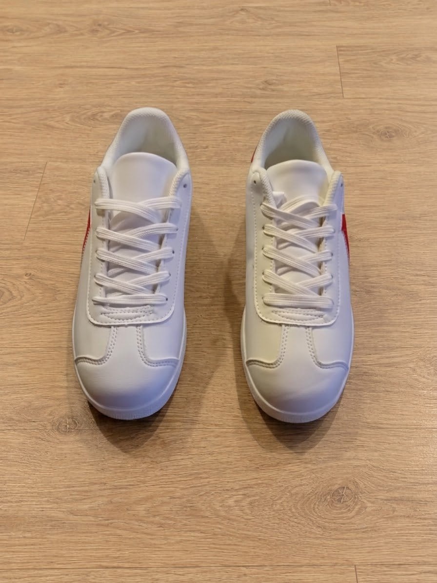 Witte sneakers met rode details – Maat 39 Nieuw!, Ophalen, Schoenen