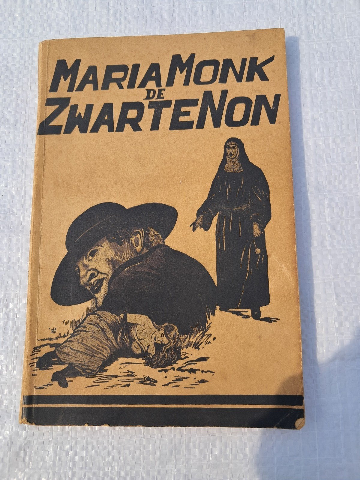 Maria Monk de zwarte non in perfecte staat, Ophalen