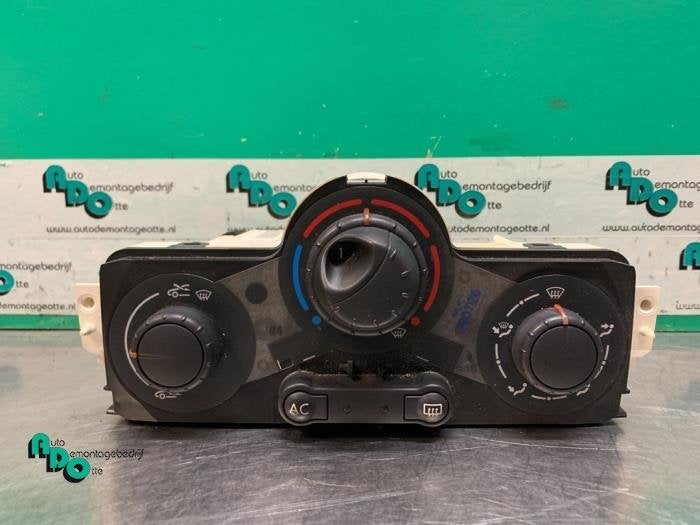 Panneau de commandes chauffage d'un Renault Scenic (Scenic 0, Renault, -, 3 mois de garantie, Utilisé